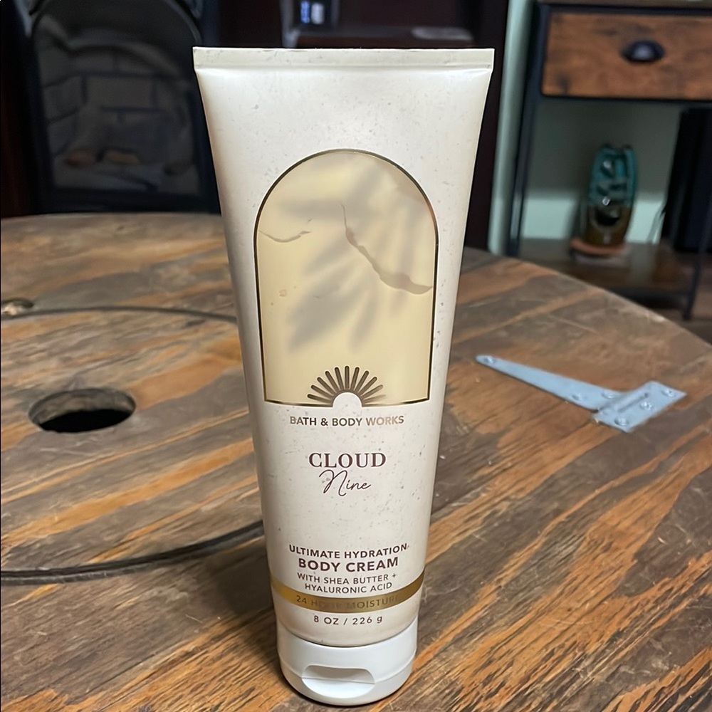 Bath & Body Works Gold Moisturizer A Thousand Wishes